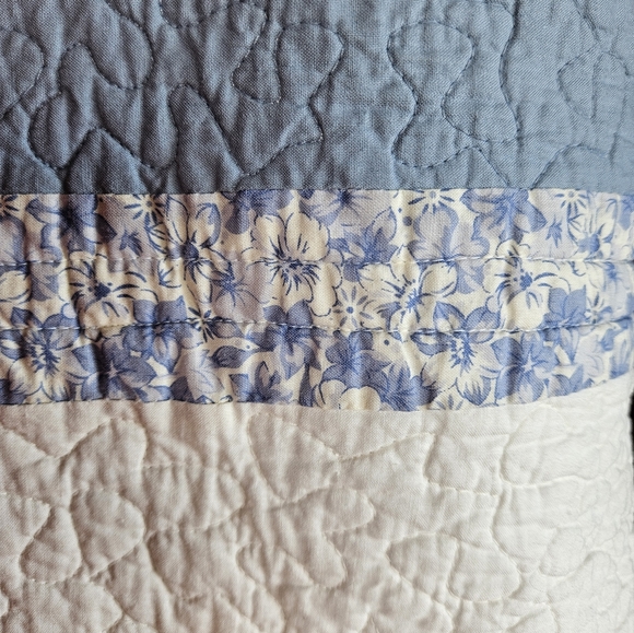 Embroidered Throw - Picture 4 of 5